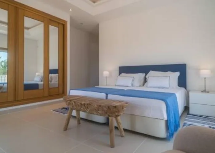 Crest 5 - 8 Pax Golf & Swimming Pool アルマンシル