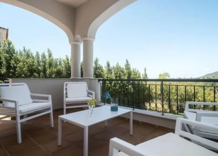 Crest 5 - 8 Pax Golf & Swimming Pool