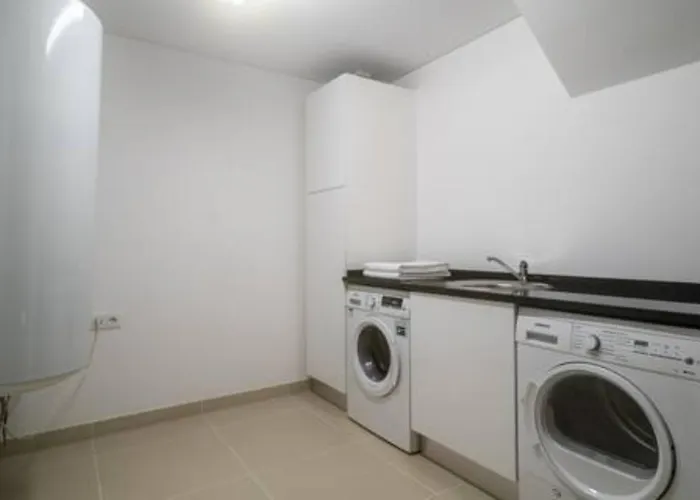 Crest 5 - 8 Pax Golf & Swimming Pool * アルマンシル