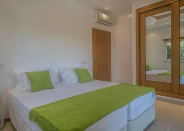 Crest 5 - 8 Pax Golf & Swimming Pool ヴィラ アルマンシル