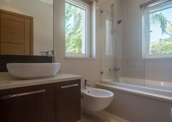 Crest 5 - 8 Pax Golf & Swimming Pool * アルマンシル