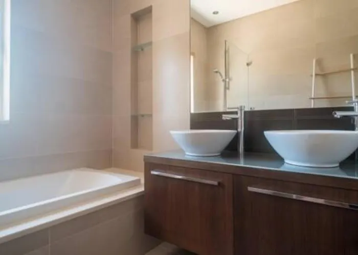 Crest 5 - 8 Pax Golf & Swimming Pool * アルマンシル